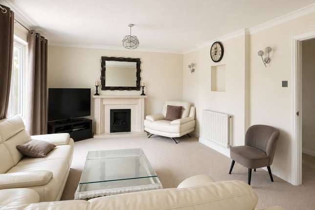 14 Colchester Way, Bedford photo 2
