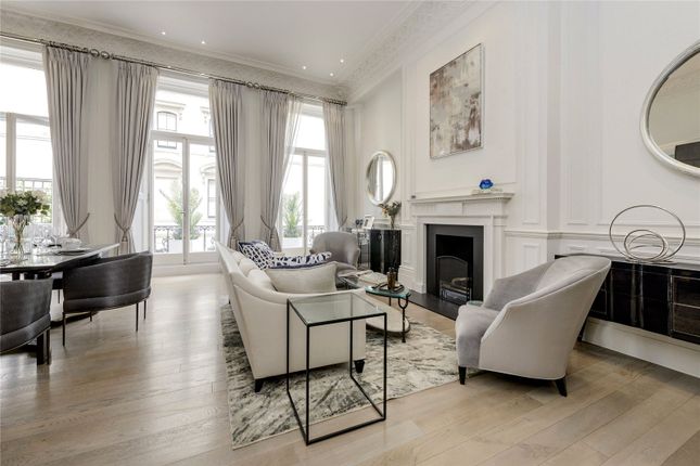 Flat D, 11, Ennismore Gardens, London photo 2