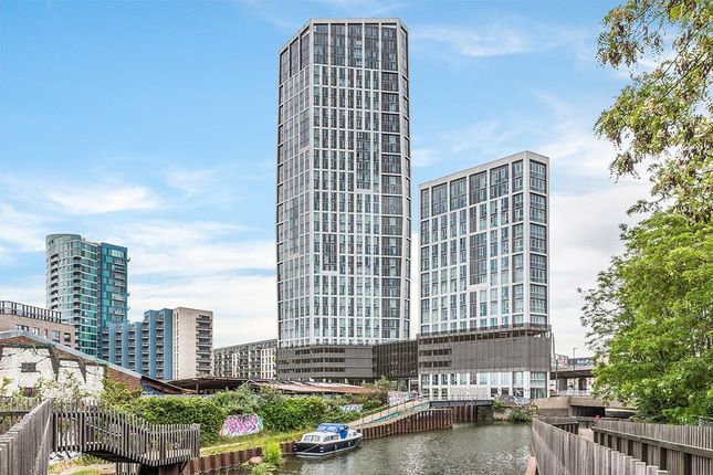 Thumbnail Flat to rent in City West Tower, 6 High Street, Stratford, Bow, London