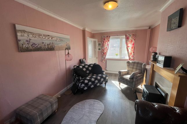 16, Royds Close, Holmfirth photo 5