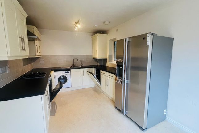 104, Larchfield Road, MAIDENHEAD photo 3