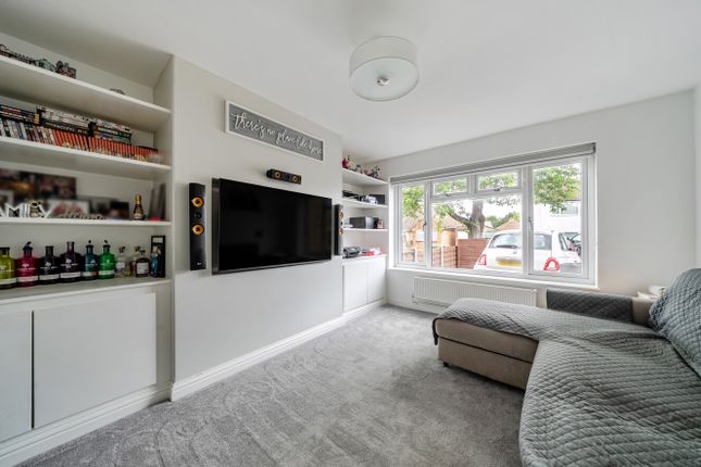 25, Mosyer Drive, Orpington photo 4