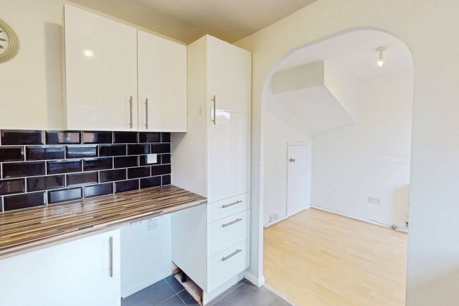 24, Coppice Gate, Cheltenham photo 4