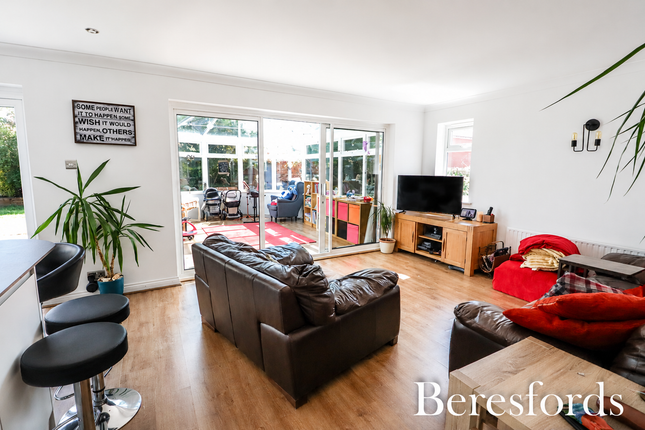 16, Glen Eagles Way, Hatfield Peverel photo 4