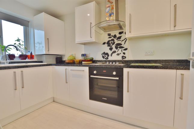 36, Pennine Road, Slough photo 2