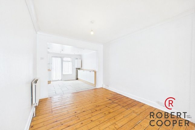 20, Leven Way, Hayes photo 4