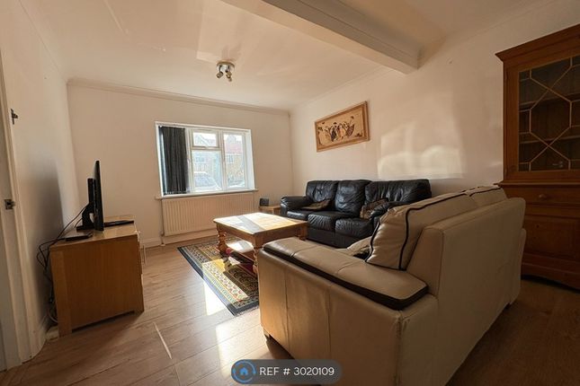Costons Avenue, Greenford photo 3