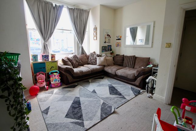 Duplex to rent in Carholme Road, London