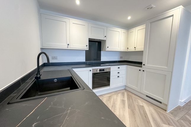 Flat 14, Marina View, Mumby Road, Gosport photo 2