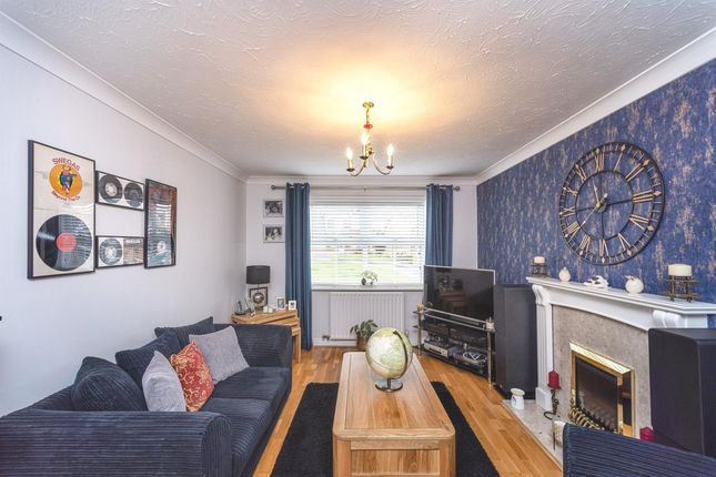 45, Islawen Meadows, BRIDGEND photo 4
