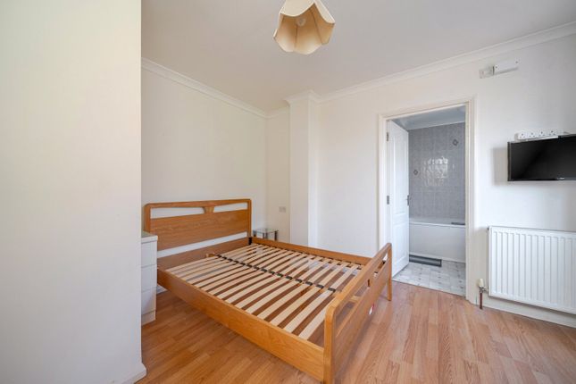 Annexe At., 32, Barnsbury Close, New Malden photo 3