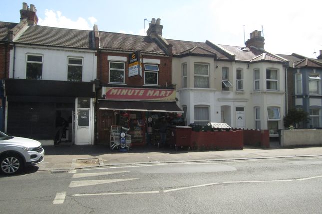 2-bed flat on Cann Hall Road, Leytonstone E11, LEYTONSTONE, £1,950/mo