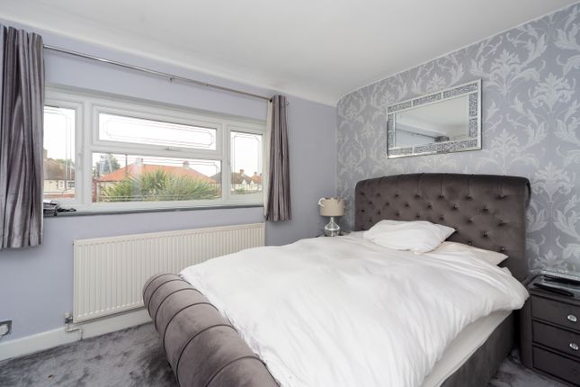 The Alders Hanworth Feltham Tw13 3 Bedroom End Terrace House