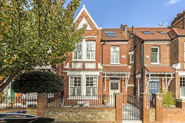 Thumbnail Property to rent in Fairlawn Grove, London