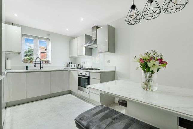 8 Linseed Grove, Mansfield photo 3