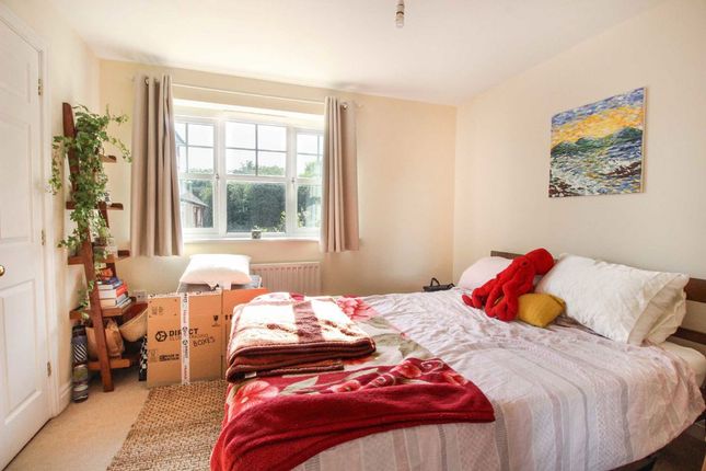 3, Tiverton Way, London photo 4