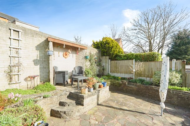 12, Banksfield Avenue, Leeds photo 4