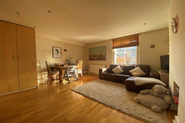 Thumbnail Flat to rent in Heather Place, Esher