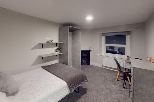 A Stylish And Well-Maintained Double Bedroom With ...