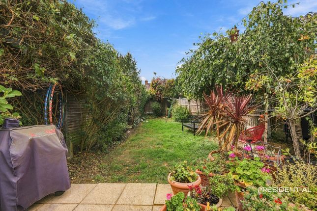 83 Hurst Avenue, Chingford photo 4