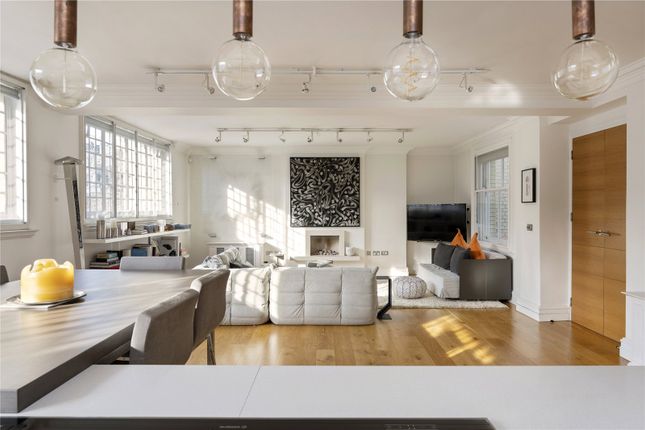 Flat for sale in Kingsway, Covent Garden