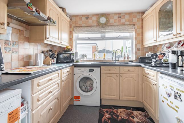23 Francis Road, Lowestoft photo 4