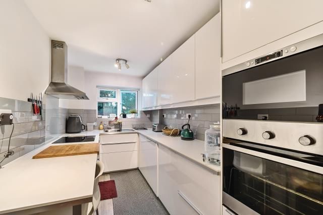 Flat 3 Acacia Lodge, 61, Hendon Lane, London photo 4