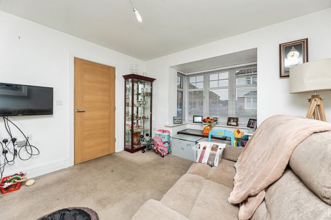 6, Gascoigne Close, Pontefract photo 3
