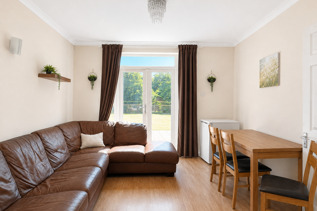 18, Boundaries Road, Feltham photo 4