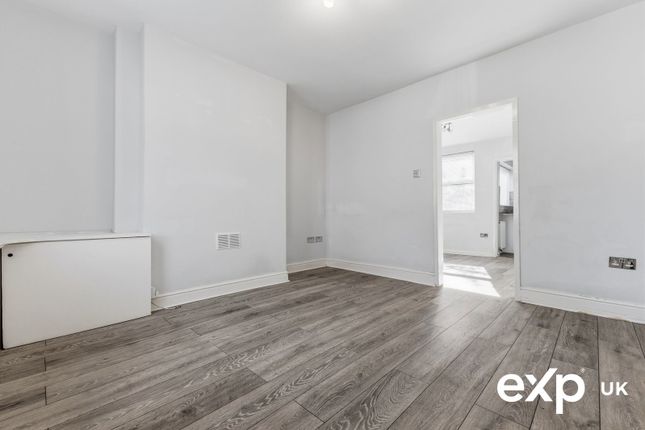 14, Athorpe Grove, Nottingham photo 3