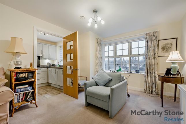 15 Wykeham Court, Winchester Road, Fareham photo 2