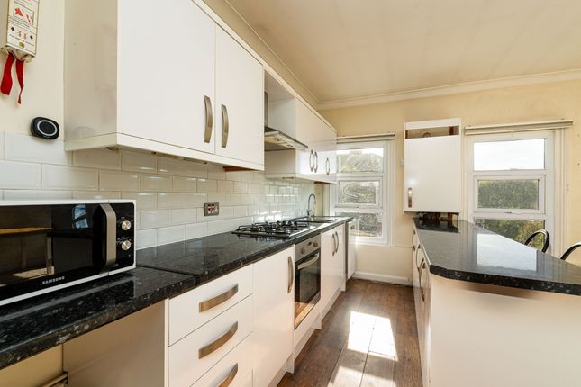 Top floor flat, 6, Valmar Road, London photo 4