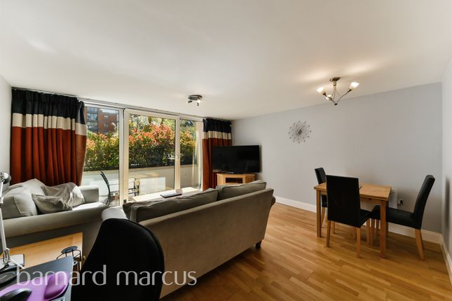 Flat for sale in Holland Gardens, Brentford