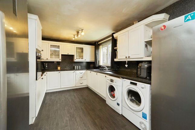 34, Middleton Avenue, LEEDS photo 3