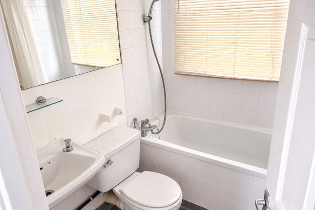 Hartslock Drive, London photo 3