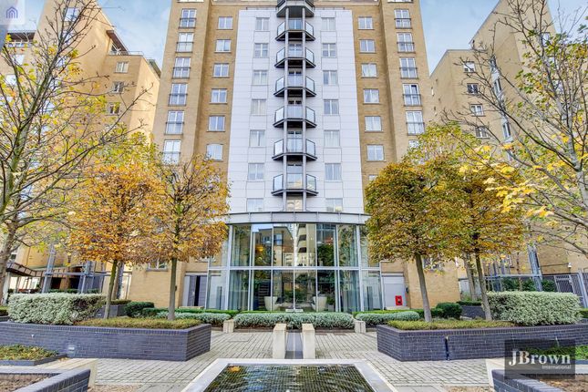 Flat for sale in Seacon Tower, London