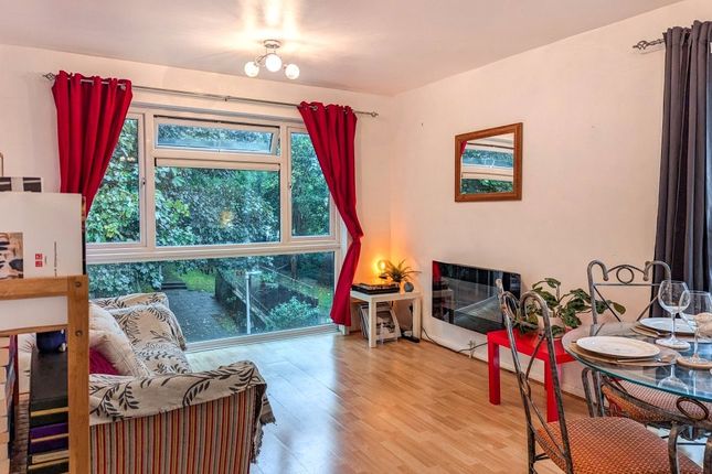 Flat 15, Fairbank, 4, Taymount Rise, London photo 2