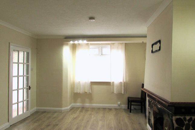 36 Goulds Green, Uxbridge photo 5
