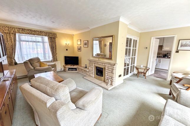 175 Pallett Drive, Nuneaton, Warwickshire photo 2