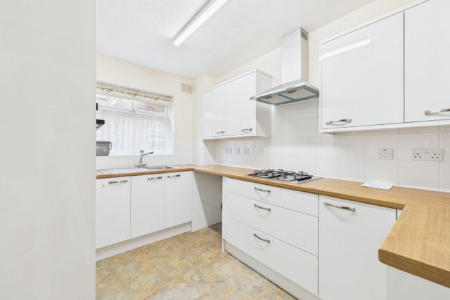 Flat 18, Branscombe Court, Bromley photo 4