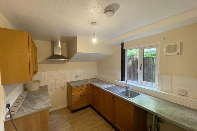 6, Naylor Court, Stowmarket photo 5