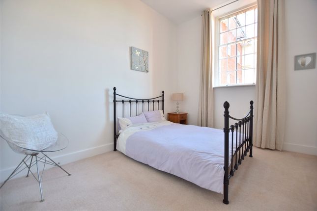 5, The Crescent, Gloucester photo 3