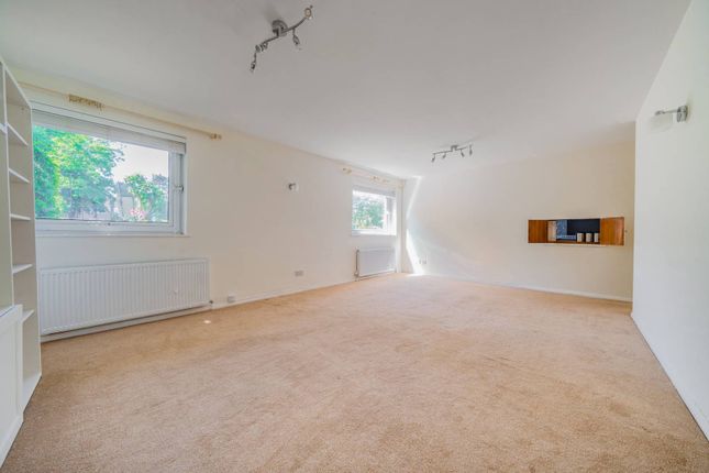 Thumbnail Flat to rent in Hillcrest Road, Ealing, London