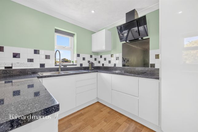 Flat 11, Barons Court, 21, Whelan Way, Wallington photo 2