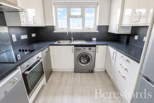 17, Moultrie Way, Upminster photo 2