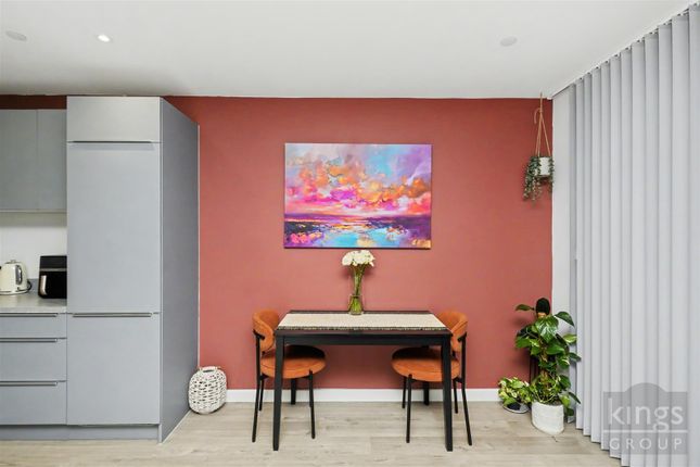 Flat 2 Millstream Tower, 5 Station Road, London photo 3