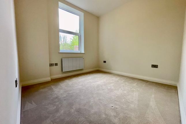 Flat to rent in Furlong Road, Bourne End