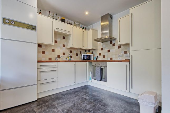 Flat 4, Swanborough House, 12 Brookfields, Cambridge photo 2