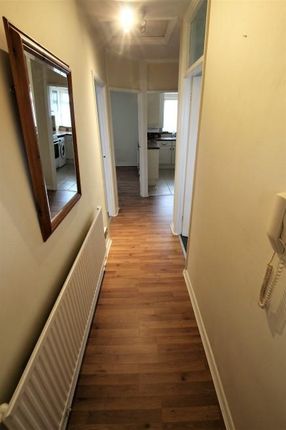 Flat for sale in Dagenham Road, Romford, Essex