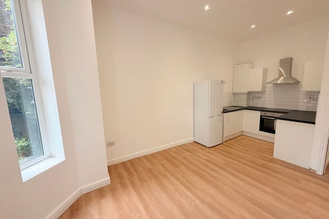 Flat 2, 8 Deerpark Road, Manchester photo 2